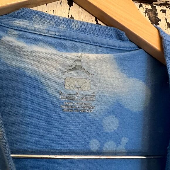 Boys distressed Air Jordan T-shirt. Size L - Picture 2 of 7